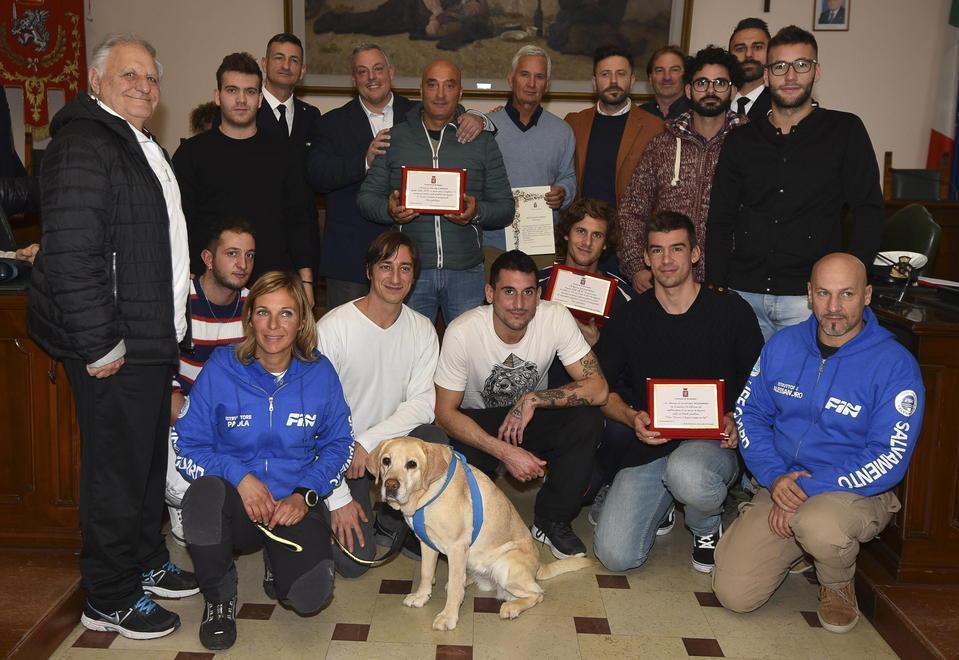 Un premio per i quattro bagnini-eroi 