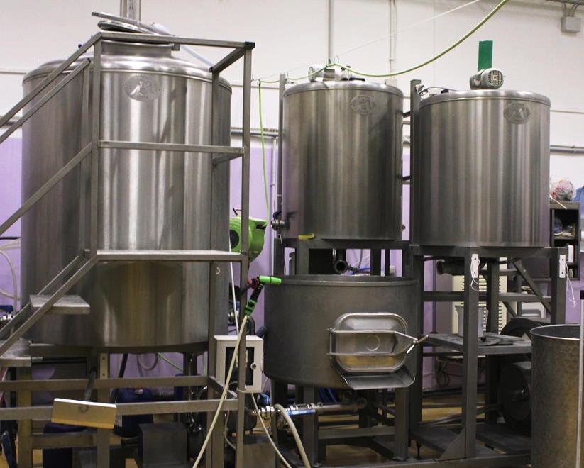 Seduti a tavola con le birre di Natale