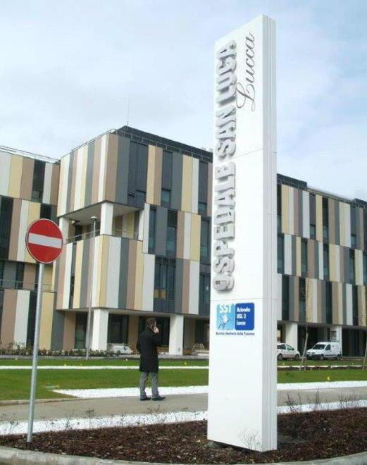 A 15 anni colpisce con un’accetta la madre che dorme