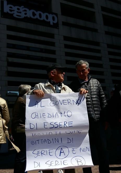 Il M5s lancia l’appello «Votate la proposta del fondo Salva-soci» 