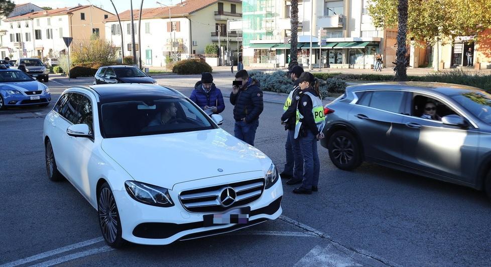 Il parcheggio della stazione in piazzale Italia (foto Nucci)