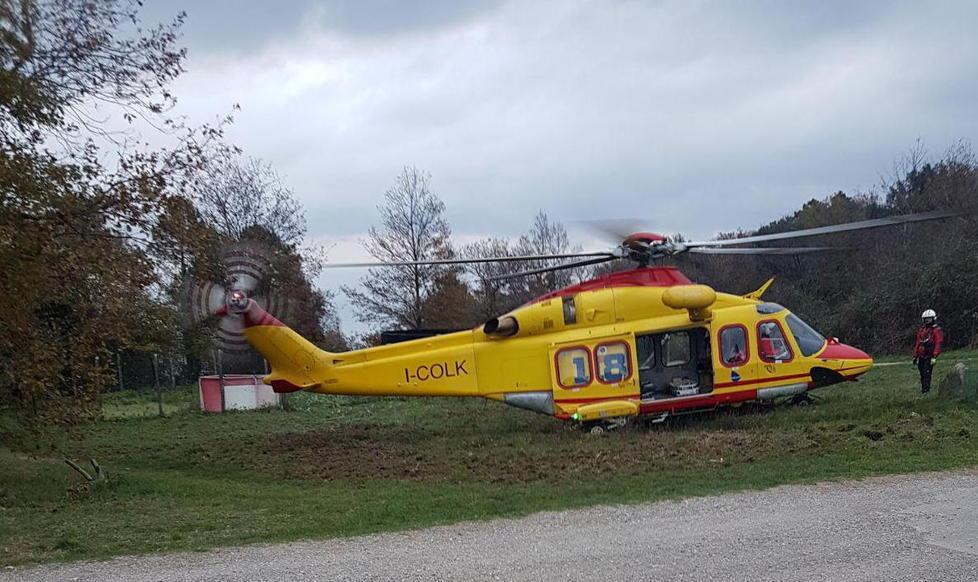 Spara al cinghiale e colpisce l’amico 