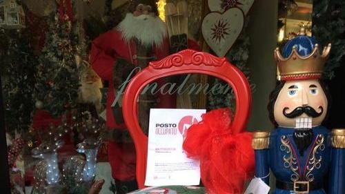 Sedie rosse antiviolenza