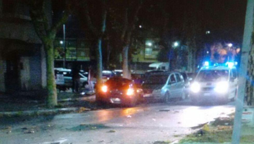 Bmw sbanda e danneggia 2 auto Il conducente alticcio alla guida