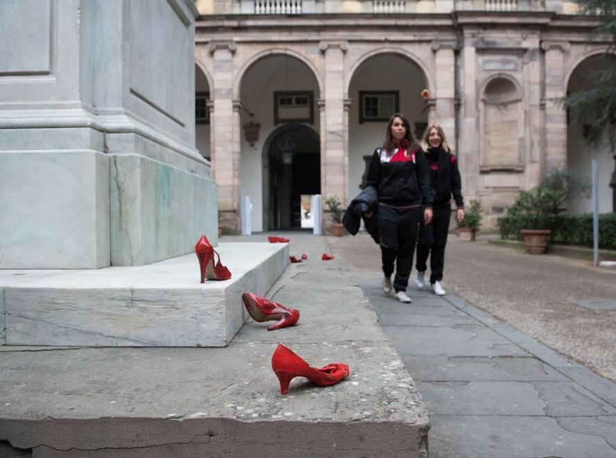 Centinaia in corteo fra racconti e numeri choc