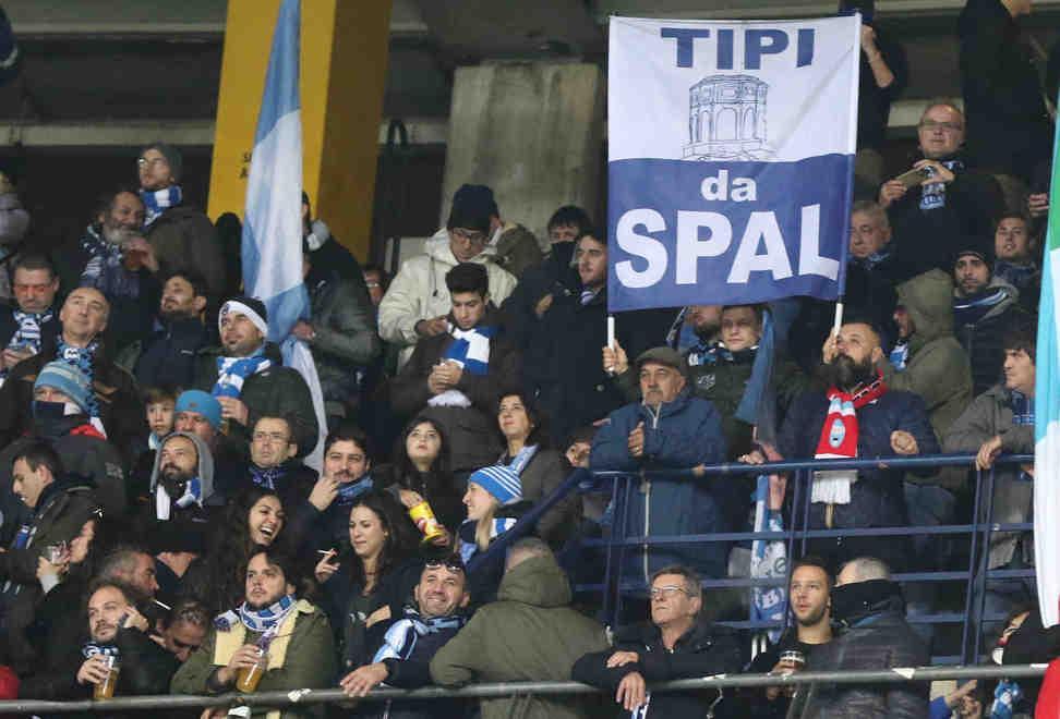 White and light blue Il saturday spallino sovrasta i clivensi 