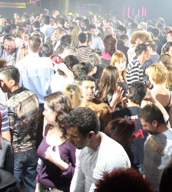 Discoteca Madame Butterfly, paura in sala per lo spray urticante 
