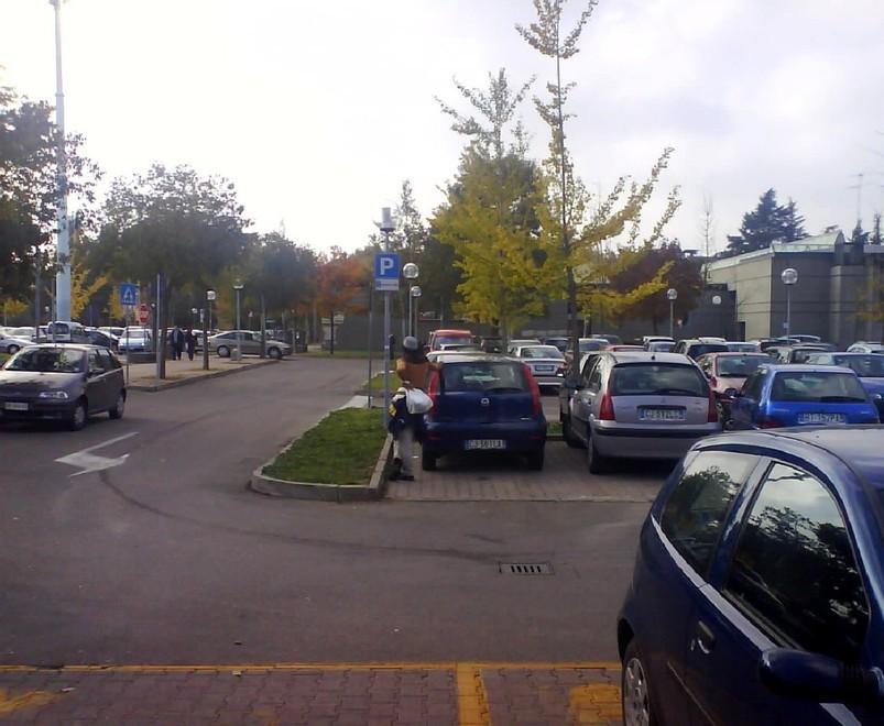 Poliambulatori, continua il caos parcheggi
