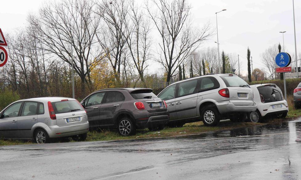 Mediopadana, è sempre sosta selvaggia 