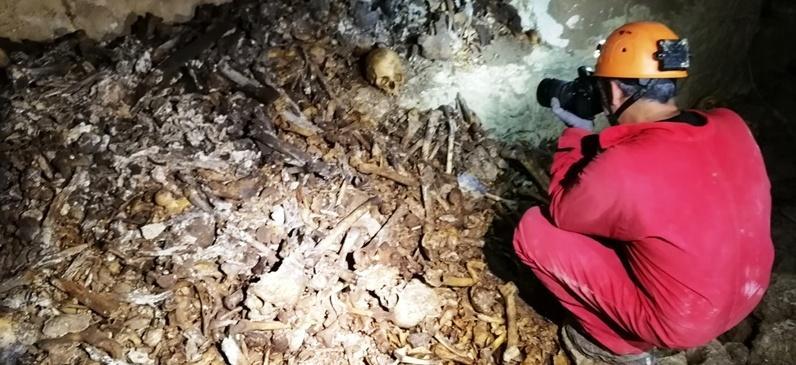 Sassari, con gli speleologi dentro la cripta delle sepolture di Santa Maria di Betlem
