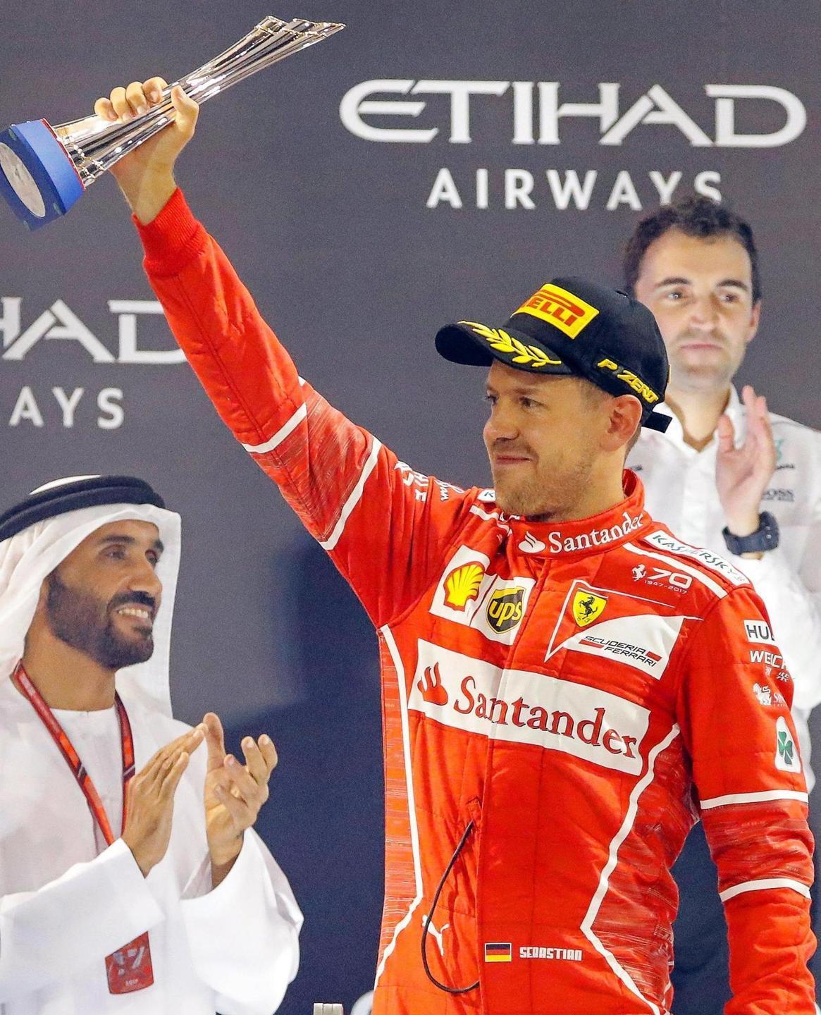 Il gran finale è nel segno della Mercedes 