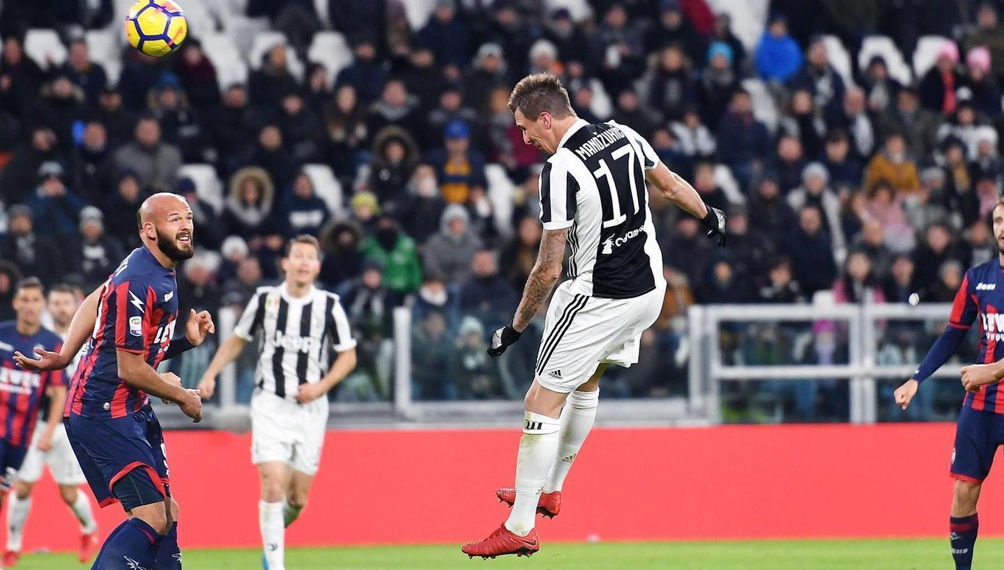 La Juventus prende a pallate il Crotone 