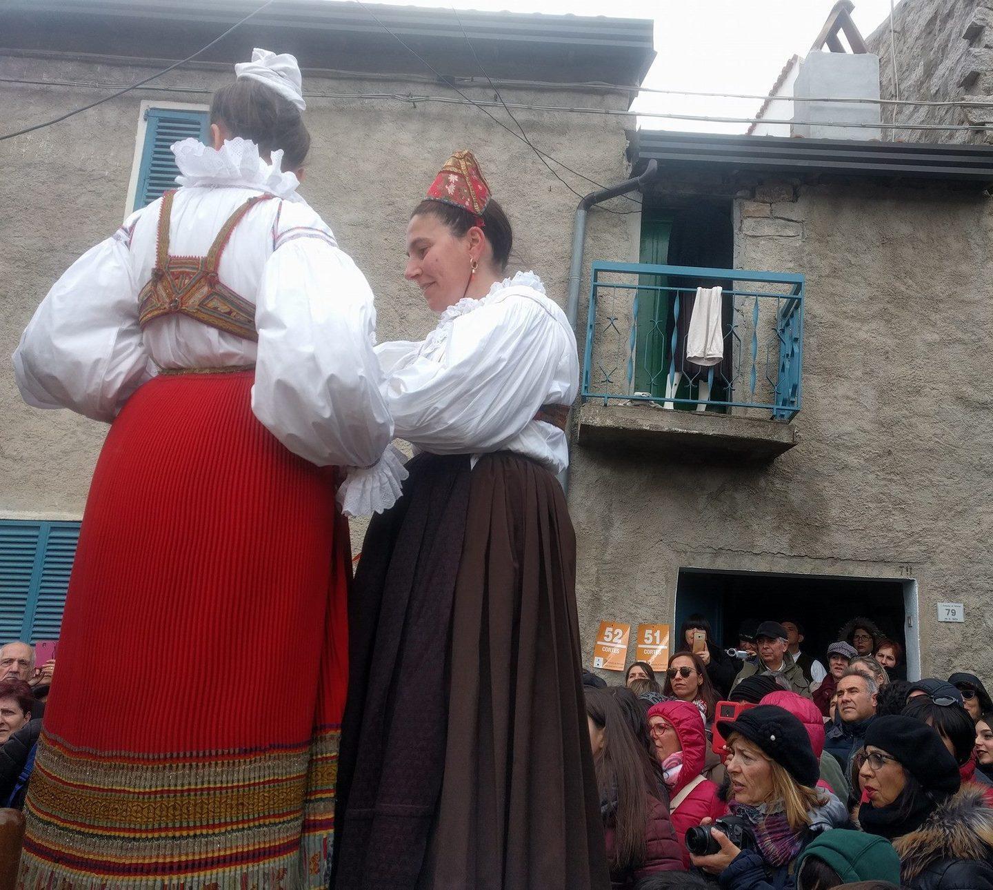 Ollolai, pienone di turisti alle Cortes di Ospitone 