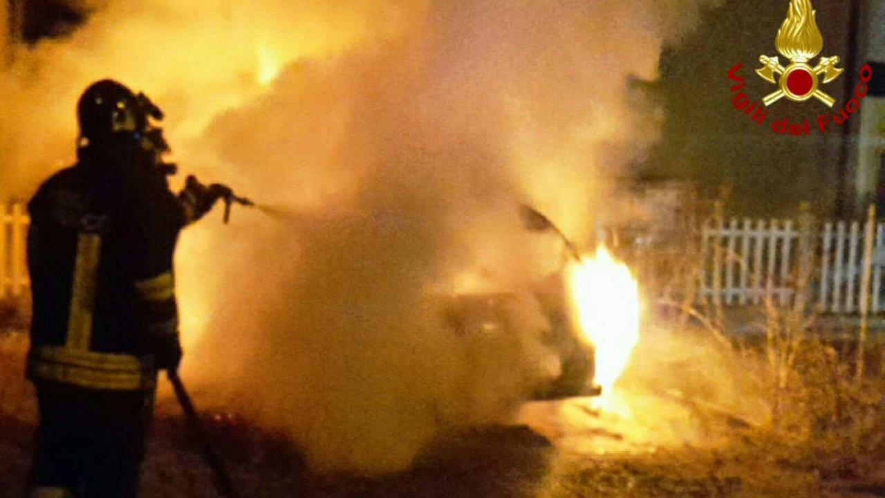 Reggio Emilia, quarto incendio doloso di un'auto in provincia in pochi giorni