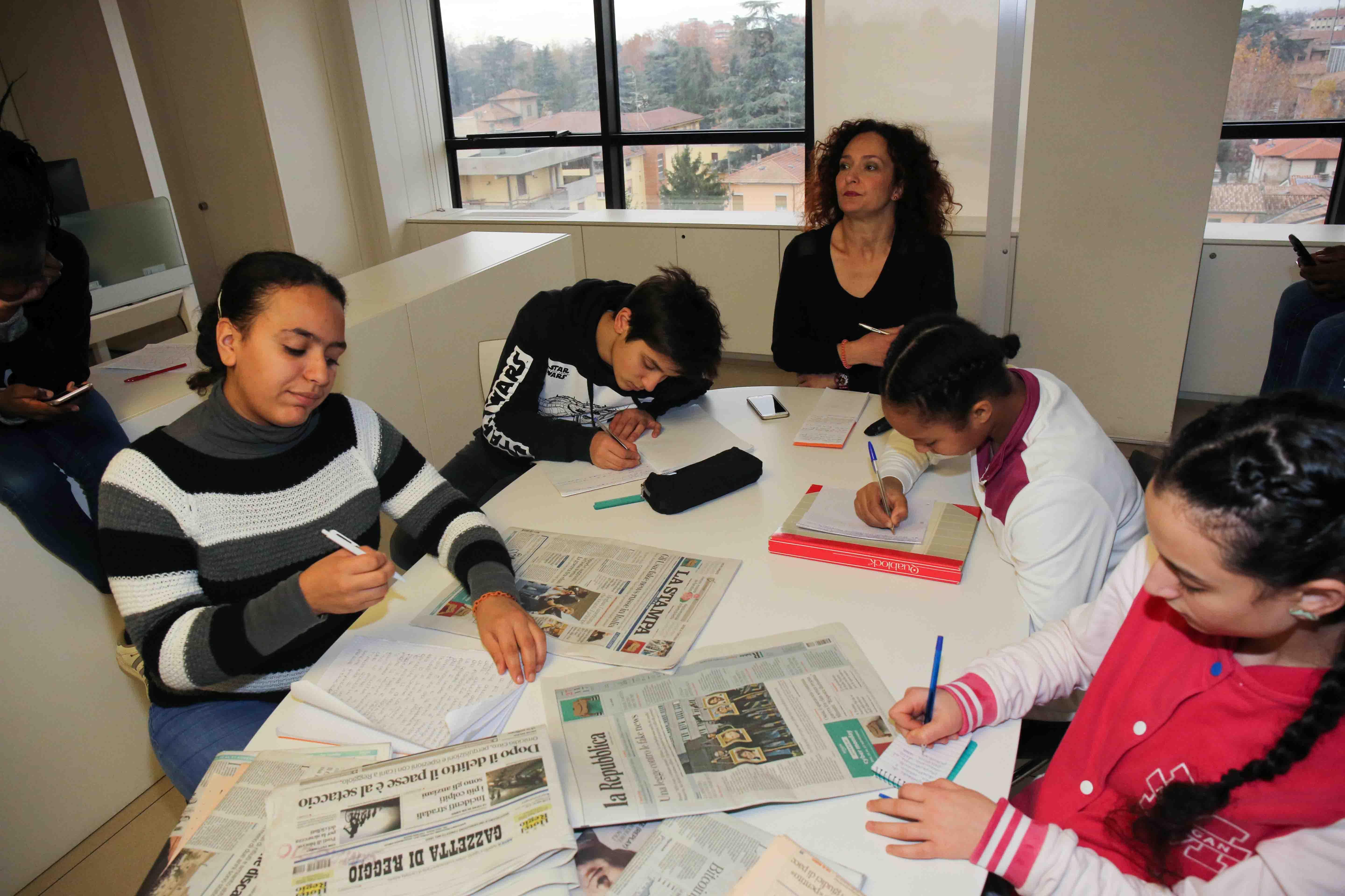 Laboratorio di giornalismo della media Manzoni 