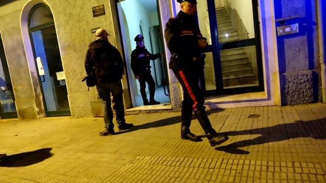 Carabinieri sul luogo dell'aggressione (foto Rosas)