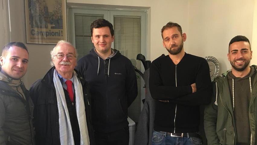 Lavoratore licenziato e i colleghi scioperano