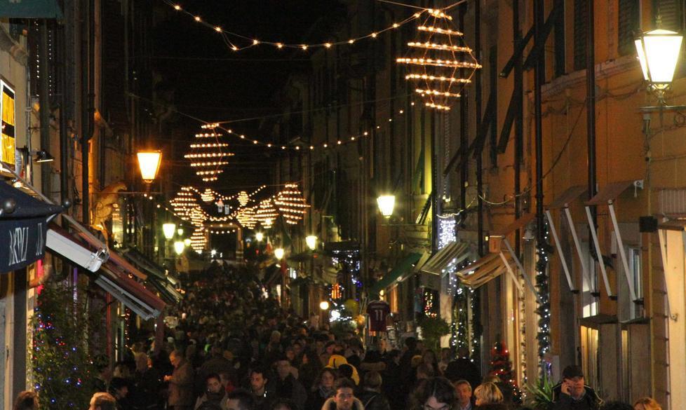 Colletta dei commercianti per estendere le luci natalizie