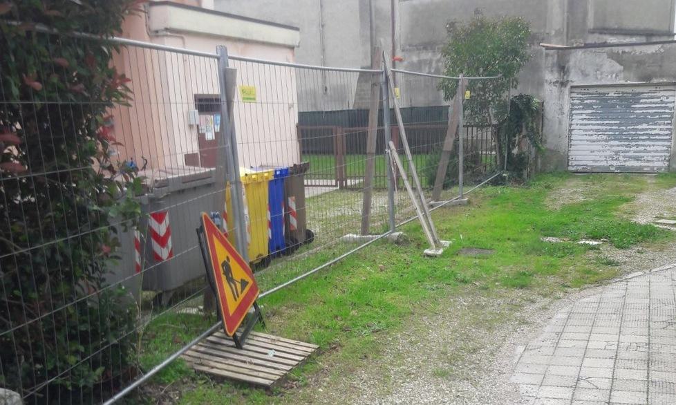 Un muro mancante dall’Asilo nido