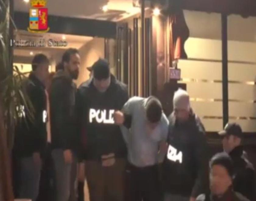 Vanno a un battesimo e vengono arrestati tutti 