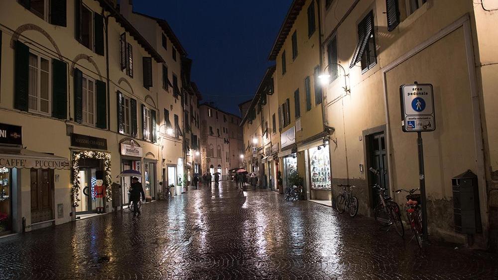 Fillungo al buio, la rabbia dei commercianti