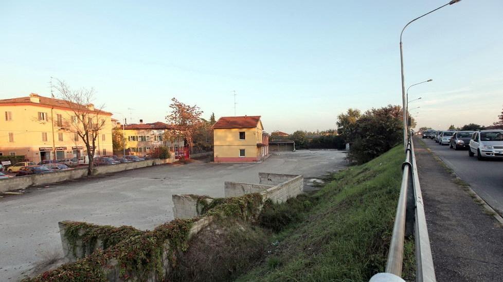 Modena, via Emilia ovest due centri comerciali in una strada già congestionata Gazzetta di Modena Modena, via Emilia ovest due centri comerciali in una strada già congestionata Gazzetta di Modena