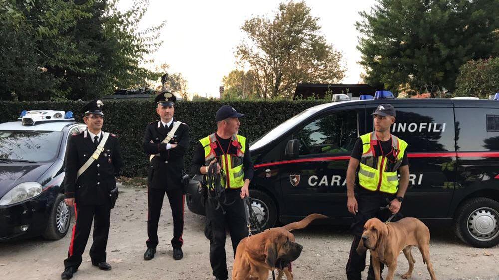 L'operazione ha coinvolto i carabinieri di Empoli e l'unità cinofila (Foto Agenzia Carlo Sestini)