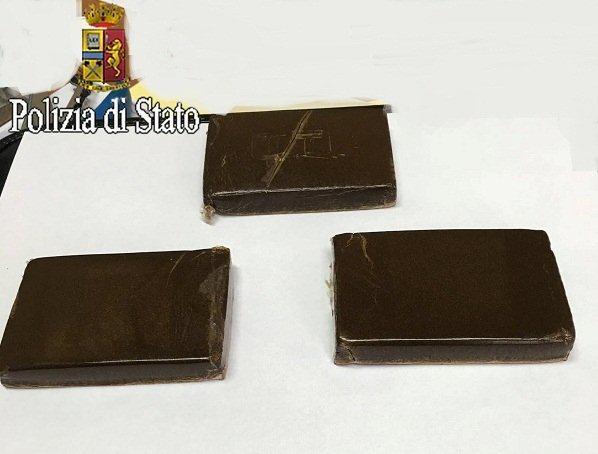 Spaccio tra Bologna e Reggio: sequestrati 2,6 chili di hascisc e cocaina