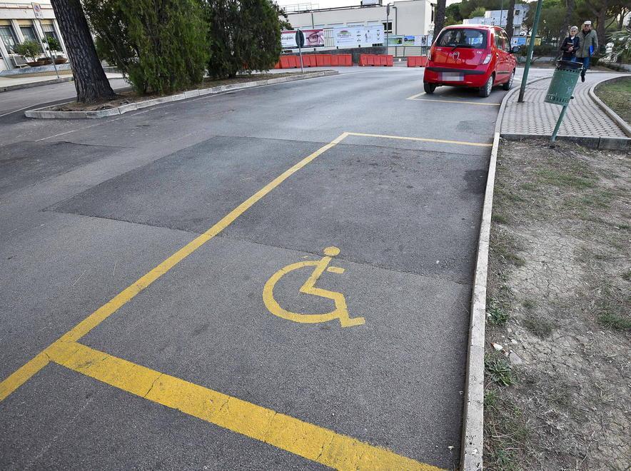 Un parcheggio per disabili