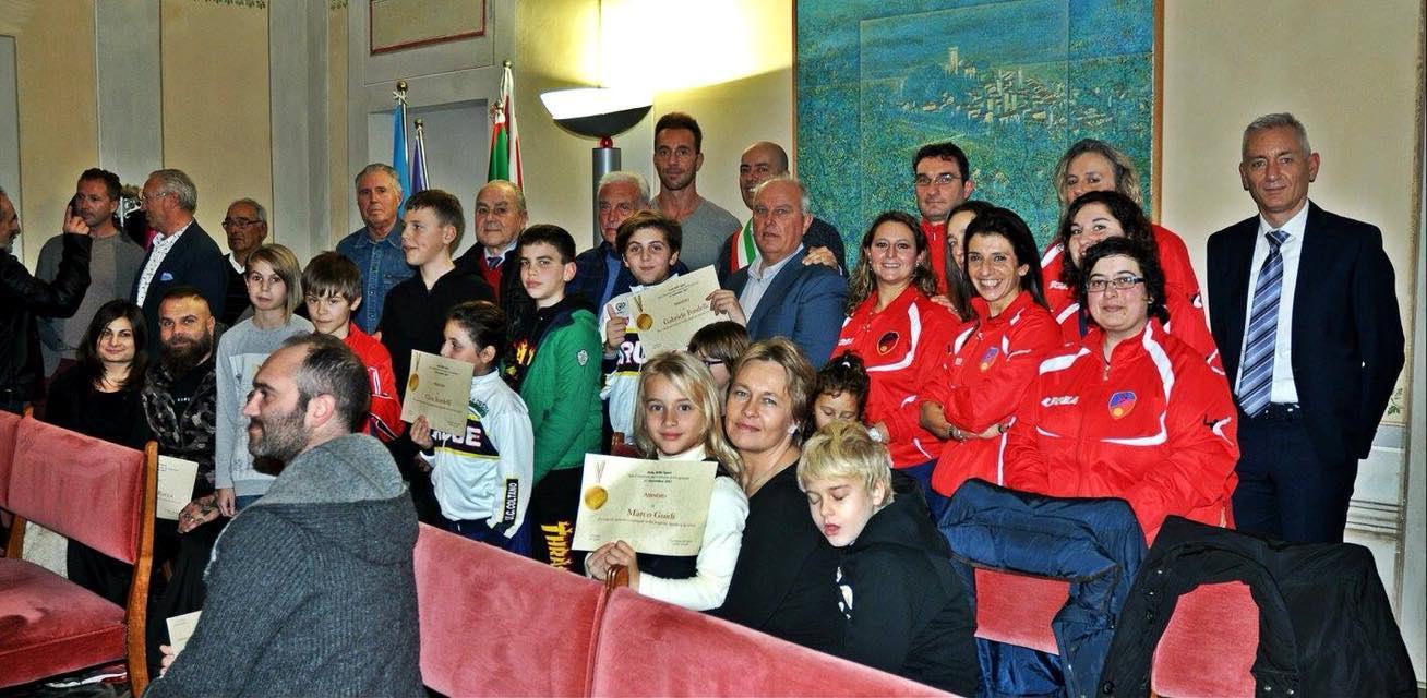 Foto di gruppo per i premiati alla Festa dello sport