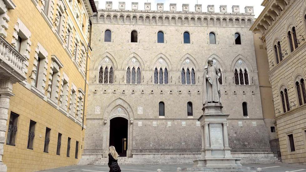 Azioni bancarie ad alto rischio vendute a un ultraottantenne