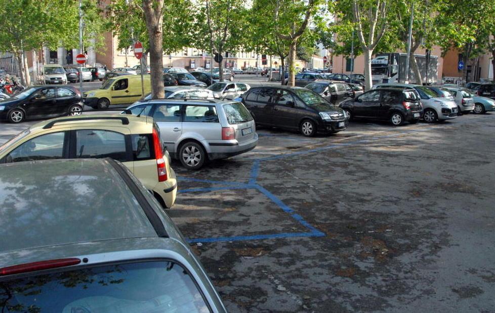 «Parcheggi gratis per le feste» Proposta di Confesercenti 