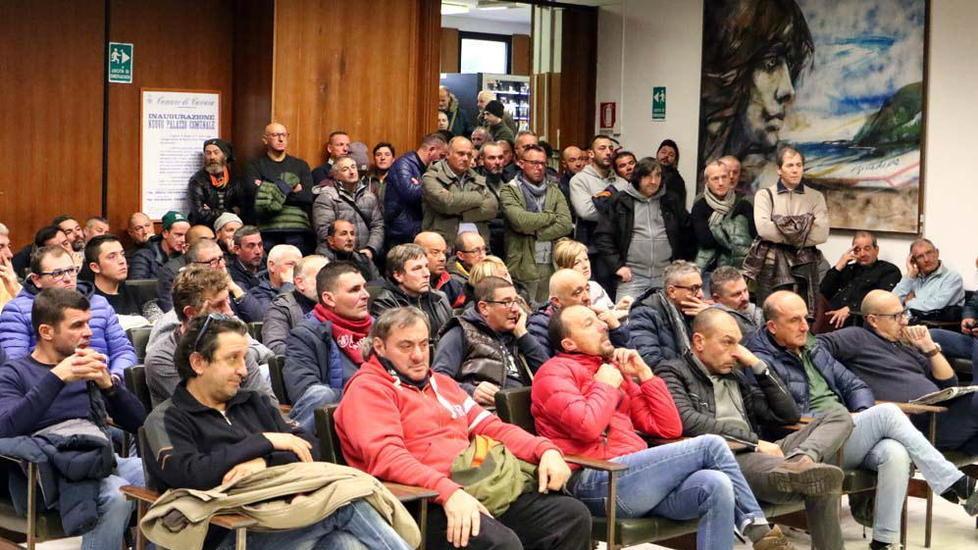 La rabbia dei cavatori: a Roma non lo sanno qui si muore di lavoro