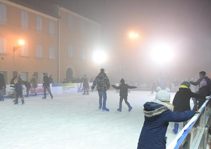 Natale in festa danzando sul ghiaccio, mostre e concerti