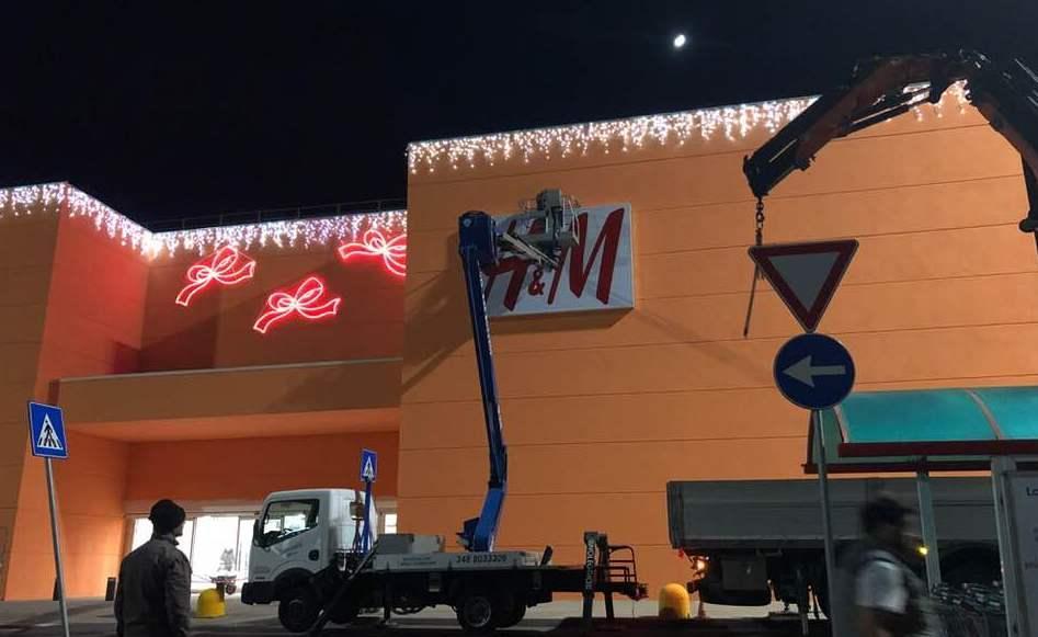 Apre le porte il gigante della moda H&M 