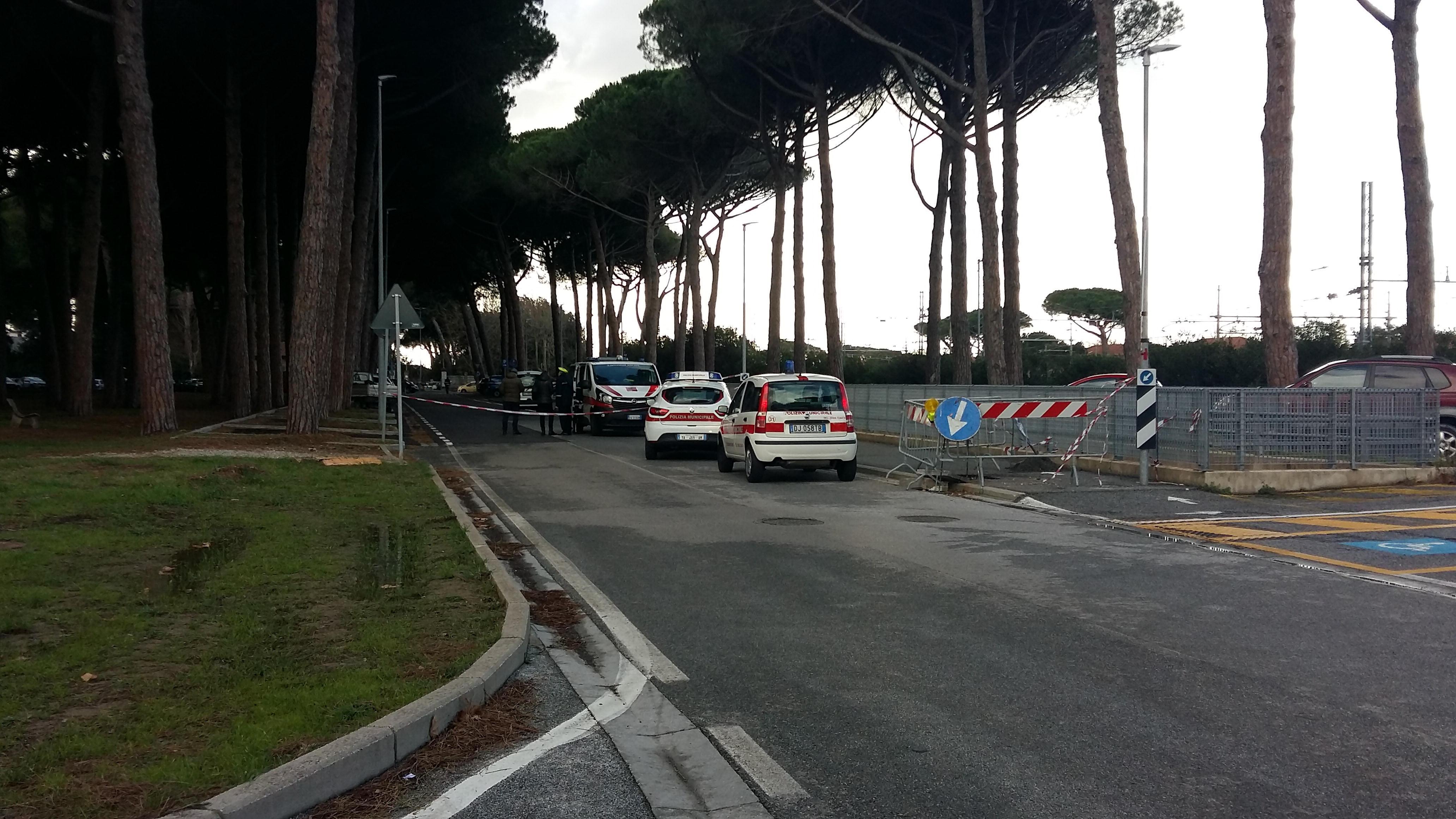 La polizia municipale sul luogo dell'incidente