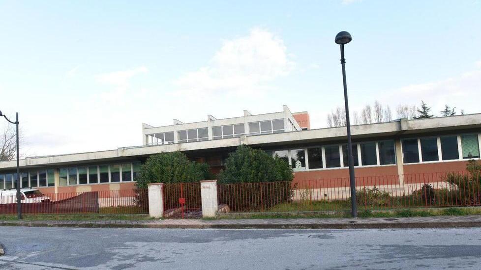 Alunni al freddo nella primaria Collodi