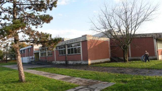Alunni al freddo nella primaria Collodi