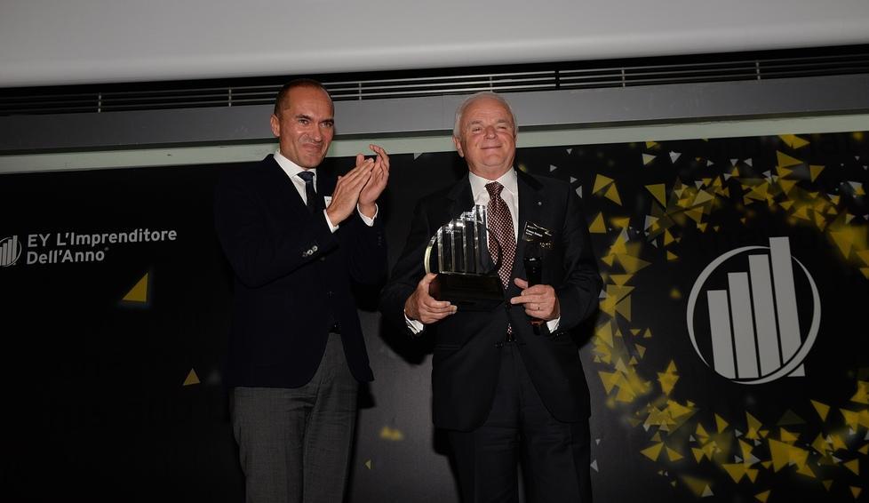  A FRANCO STEFANI IL RICONOSCIMENTO DI Ernst & Young PER I SUOI SUCCESSI