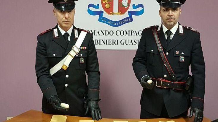 Portano eroina al detenuto I corrieri restano dentro