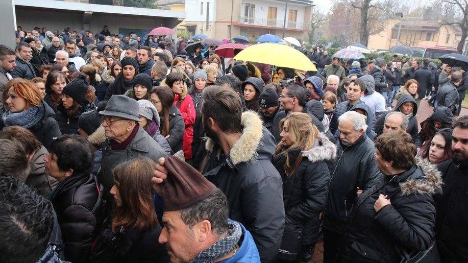 «Bastardi, bastardi!» poi gli spari