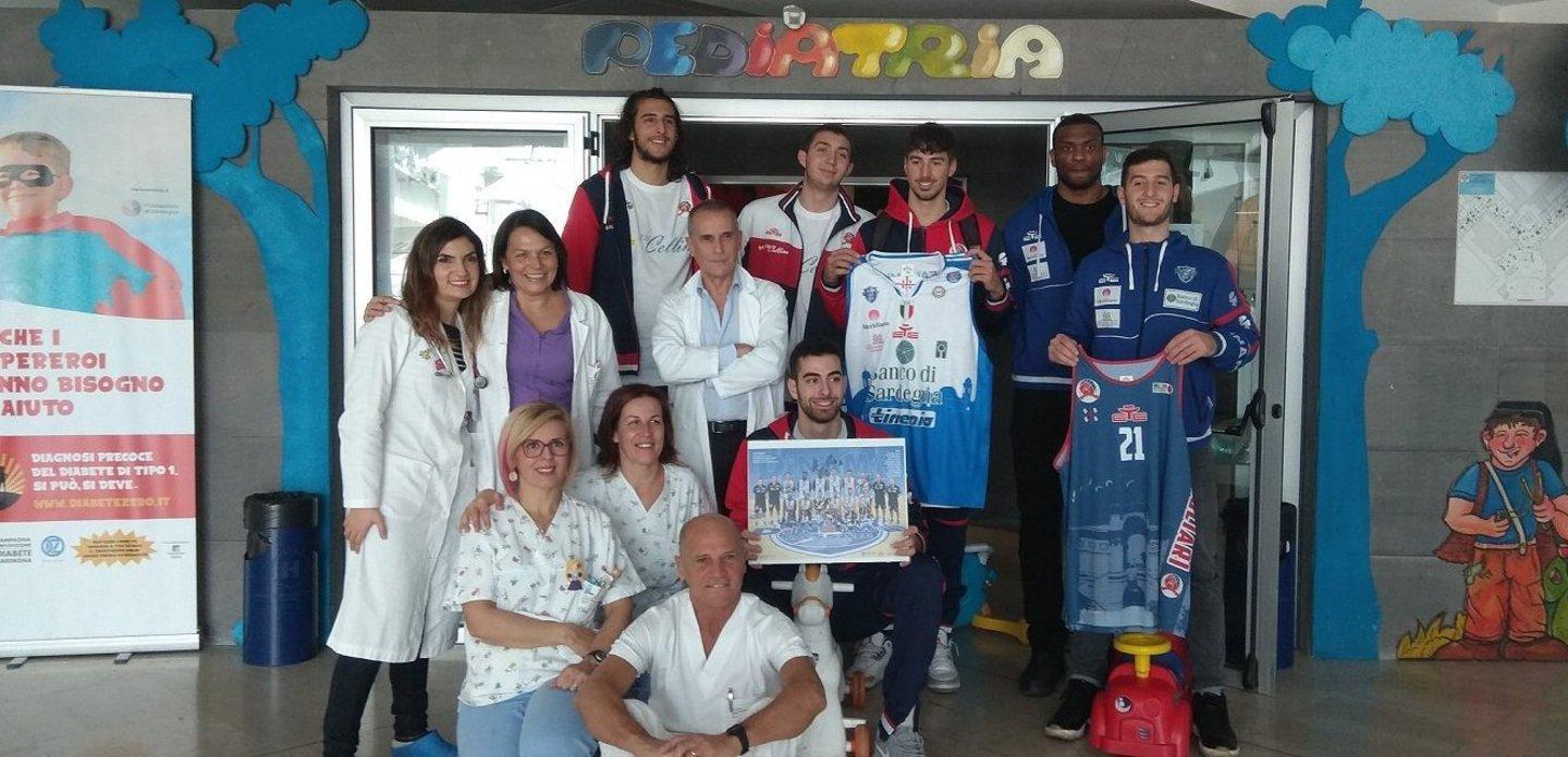 I biancoblù in visita al reparto di Pediatria