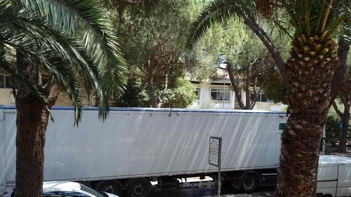 Via Uranio, seicento firme contro l’assalto dei camion