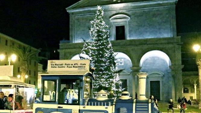 Torna il Trenino di Natale tra mare e centro: ecco il percorso e dove si può prendere