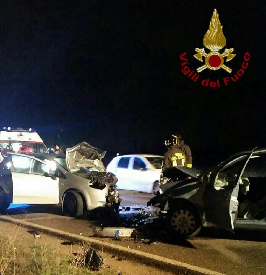 Le auto dopo lo scontro frontale (foto Mario Rosas)