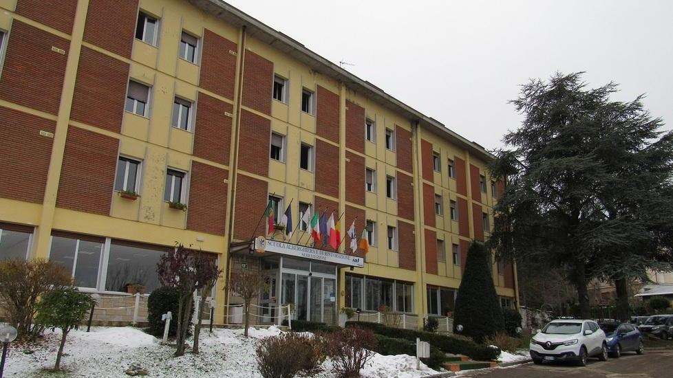 Serramazzoni: spinto in classe, cade e batte la testa