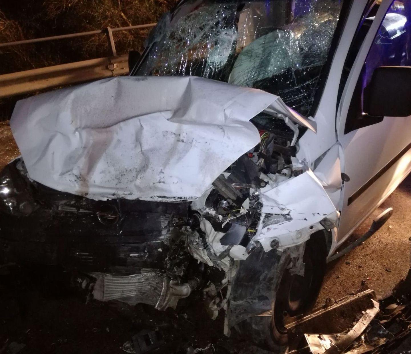 Sassari, scontro frontale tra un Daily e un Fiorino: tre feriti, uno in rianimazione 