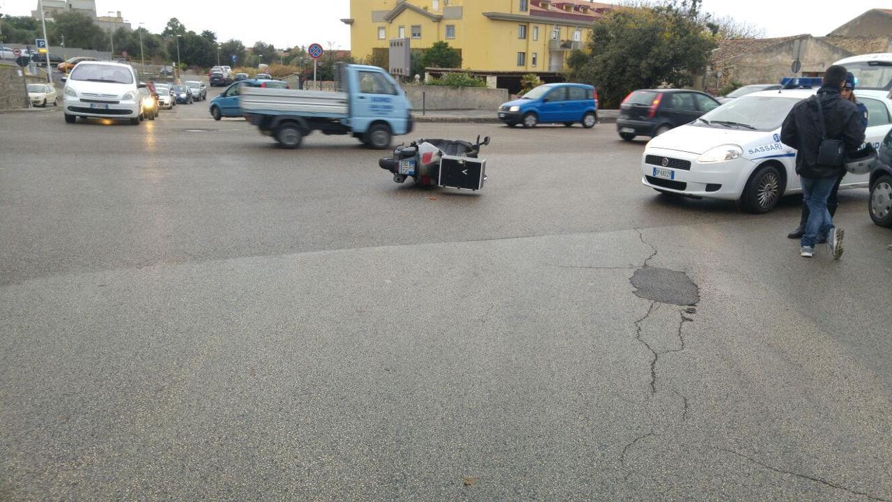 Incidente alla rotatoria a Sassari, carro funebre senza assicurazione 