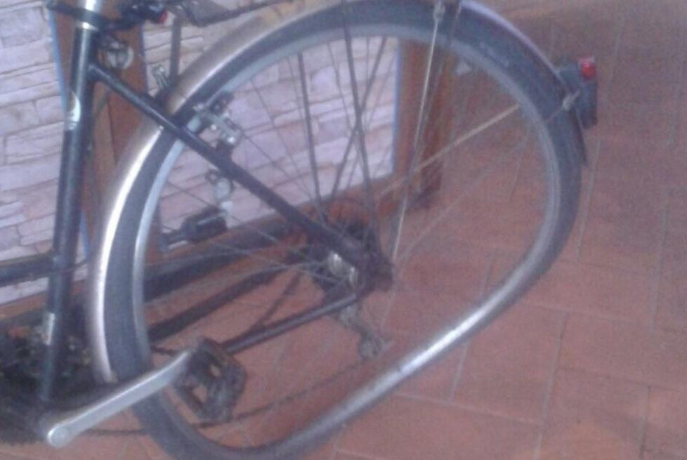 Suv investe un 15enne in bici e fugge senza fermarsi 