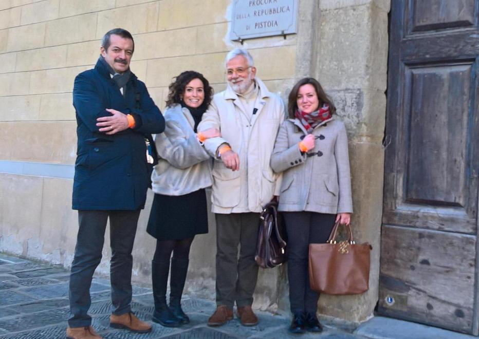 Più braccialetti elettronici e meno carcere